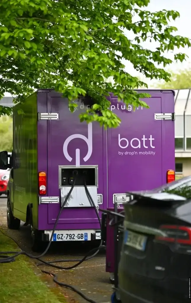 Borne de recharge mobile pour véhicules électriques
