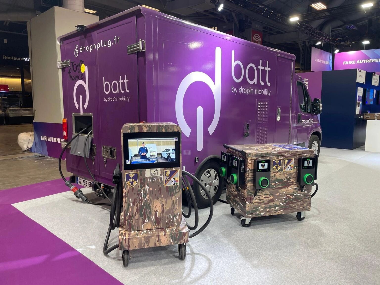 Borne de recharge mobile électrique à usage militaire pour l'armée française