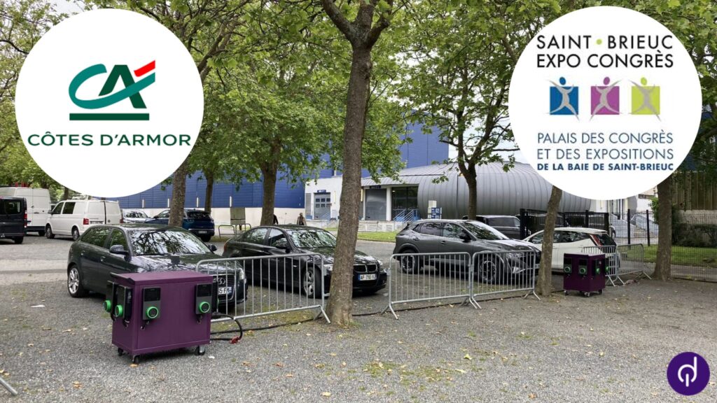 24 bornes de recharge mobiles installées au parc des expositions de Saint-Brieuc pour l'Assemblée Générale du Crédit Agricole des Côtes-d'Armor.